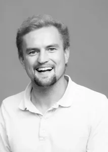 Auf dem Foto ist Patrick Braun abgebildet. Er ist bei ViSy für die Logistik zuständig.