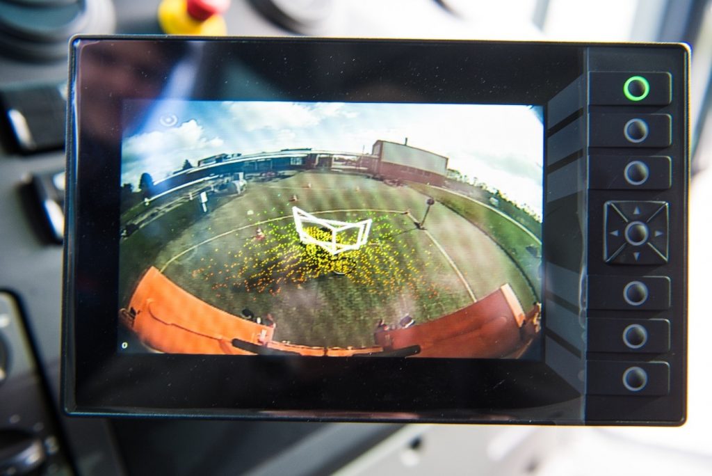 LKW mit Rückfahrkamera nachrüsten und den rückwärtigen Raum virtuell überwachen.